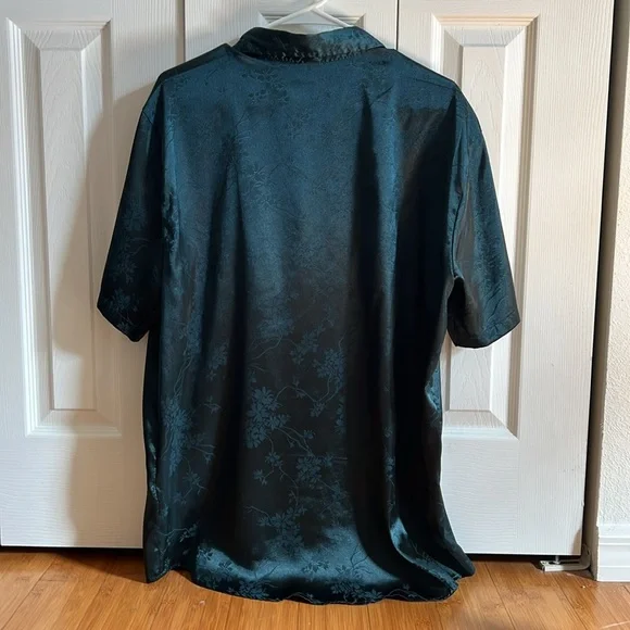 XL Short Sleeve Button Down - Picture 2 of 2